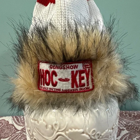 Red and White unisex adult bench GONGSHOW Hockey Hat w/Faux Fur Trim - Picture 8 of 8